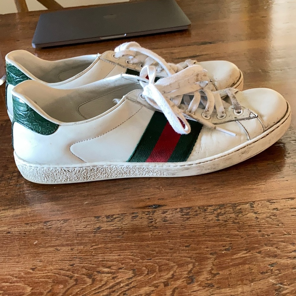 Men’s Gucci ace leather shoes